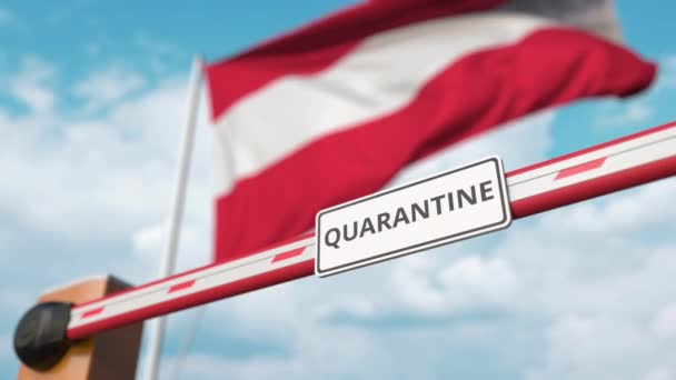 Puerta abierta con signo QUARANTINE en el fondo de la bandera austriaca. Clausura final en Austria — Vídeos de Stock