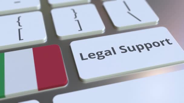 컴퓨터 키보드에서 이탈리아의 법적 지원 텍스트와 깃발. 온라인 법률 서비스 관련 3 차원 애니메이션 — 비디오