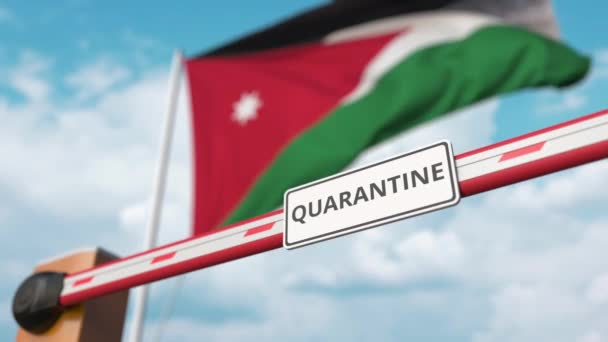 Porte barrière avec panneau QUARANTINE ouverte avec drapeau de Jordanie comme arrière-plan. Jordanien Entrée libre — Video