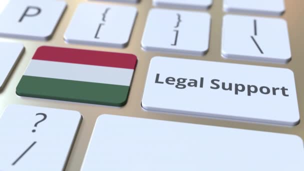 Текст юридического сопровождения и флаг Венгрии на клавиатуре компьютера. Онлайн-юридические услуги — стоковое видео