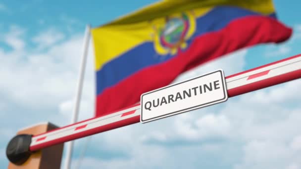 Puerta de barrera con el cartel de QUARANTINE abierto con la bandera de Ecuador como fondo. Final de bloqueo ecuatoriano — Vídeo de stock