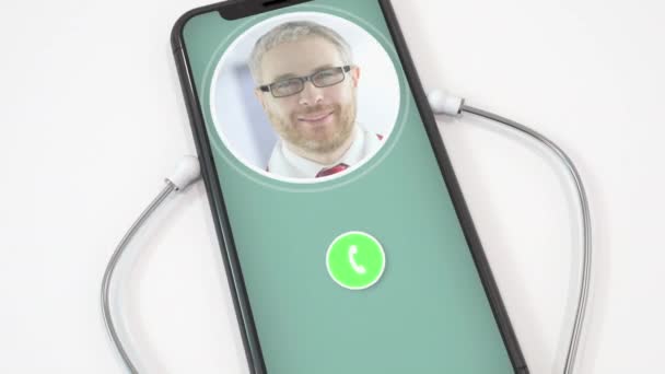 Lékař na obrazovce smartphonu a stetoskop s vlajkou Pákistánu. Pákistánská telemedicína — Stock video