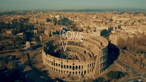 Scatto aereo di Roma che coinvolge il Colosseo o Colosseo con geotag della città, Italia — Foto Stock