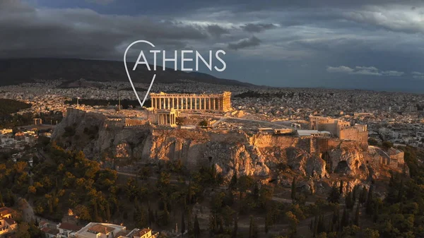 Aerial establishing shot of Athens involving famous Acropolis with city geotag, Greece — Stock Photo, Image