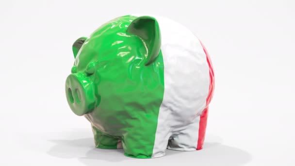 Deflating o banco inflável do porquinho com bandeira impressa de Itália. Crise financeira italiana relacionado animação 3D conceitual — Vídeo de Stock