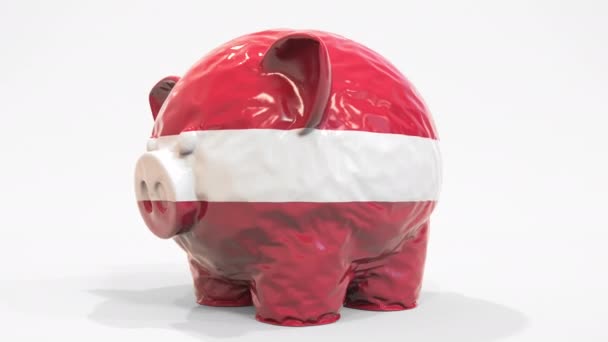 Deflating o banco inflável do porquinho com bandeira impressa de Latvia. Crise financeira letã relacionado animação 3D conceitual — Vídeo de Stock
