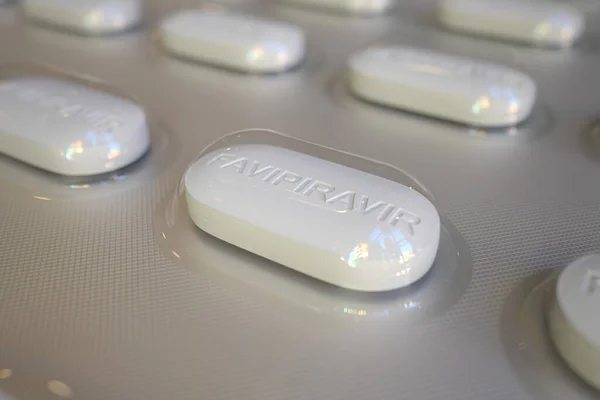 Favipiravir 제네릭 의약품 blister pack, close-up 3D 렌더링 — 스톡 사진