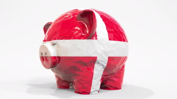 Deflatoire opblaasbare spaarpot met bedrukte vlag van Denemarken. Deense financiële crisis gerelateerde conceptuele 3D-animatie — Stockvideo