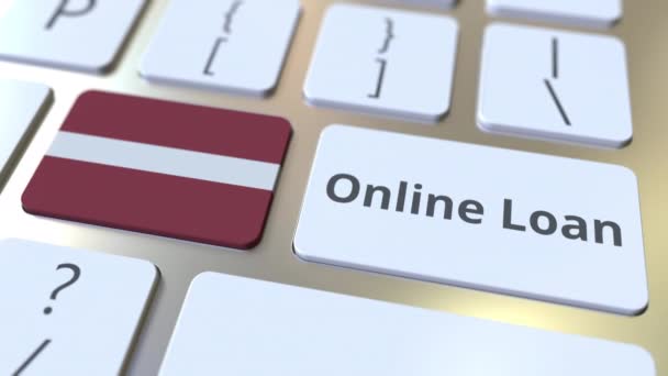 Online Pożyczka tekst i flaga Łotwy na klawiaturze. Nowoczesna konceptualna animacja 3D związana z kredytem — Wideo stockowe