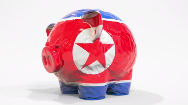 Deflating o banco inflável do porquinho com bandeira impressa de Coreia do Norte. Crise relacionado animação 3D conceitual — Vídeo de Stock