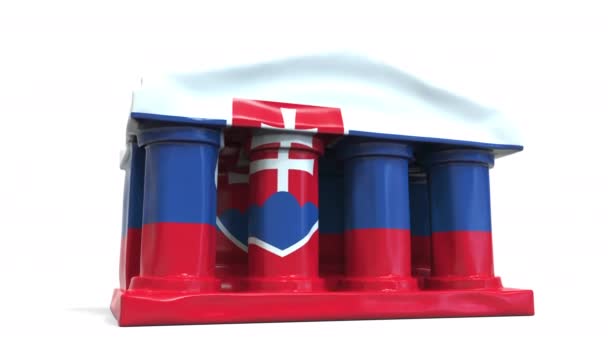 Deflerande uppblåsbar bank eller regeringsbyggnad med tryckt slovakisk flagg. Slovakiska ekonomiska eller politiska krisen relaterade begreppsmässig 3D-animation — Stockvideo