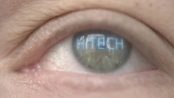 HITECH mot sur l'oeil humain. Gros plan sur la technologie moderne — Photo