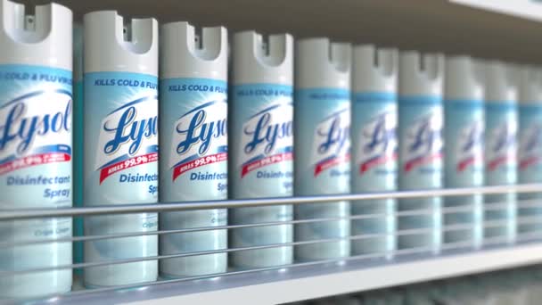 Lata desinfectante Lysol spray latas en un estante de la tienda, editorial looping animación 3D. COVID-19 coronavirus medidas preventivas — Vídeos de Stock
