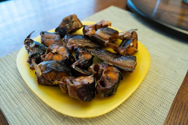 Pezzi di pesce nigeriano essiccato per preparare zuppe — Foto Stock