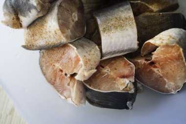 Çiğ taze balık Kızartma için öğütülmüş kırmızı biberli baharatlı