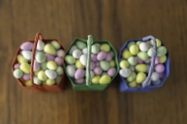 Easter Egg em forma de doces em sacos para Easter Egg Hunt — Fotografia de Stock