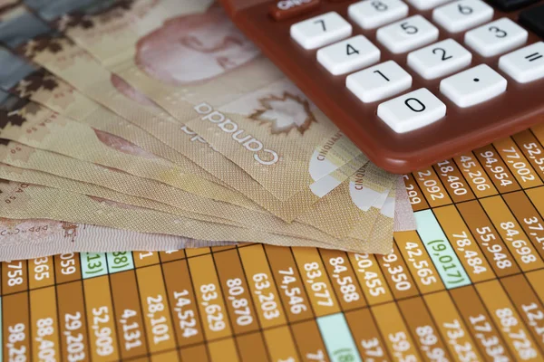 Hesap makinesiyle birlikte Kanada Doları Notları — Stok fotoğraf