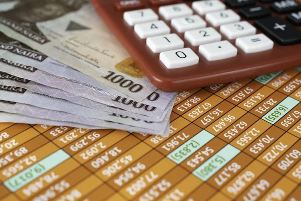 Hesap cetveli ile Nijerya Naira Notları