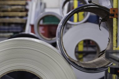 Galvanizli çelik kesme makinesi, demir fabrikası ve metal ve çelik çatı üretimi için metal fabrikası..