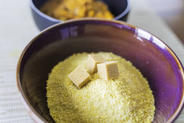 Nigeriaanse bonen Pottage met gele Garri en suiker — Stockfoto