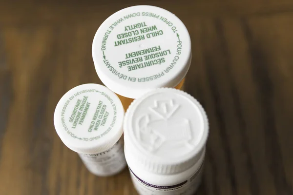 Dětský obal na lahvičky léku na předpis — Stock fotografie