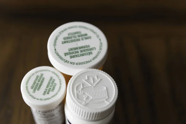 Dětský obal na lahvičky léku na předpis — Stock fotografie