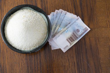 Nijeryalı Garri ve Nijeryalı Naira Nakit Parası