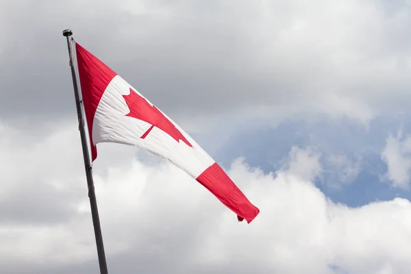 Canadian Flag Flying in the Wind — Stock Photo, Image