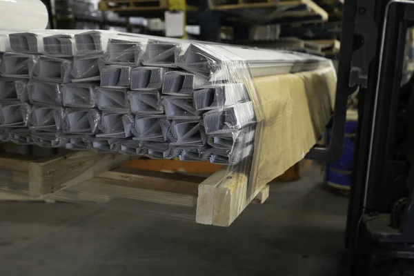 Taşıma için bir palette Drip kapağı yanıp sönüyor