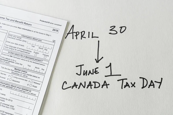 Canada Tax Day verhuisde van 30 april naar 1 juni om belastingbetalers te helpen tijdens de Covid 19 Coronavirus pandemie — Stockfoto