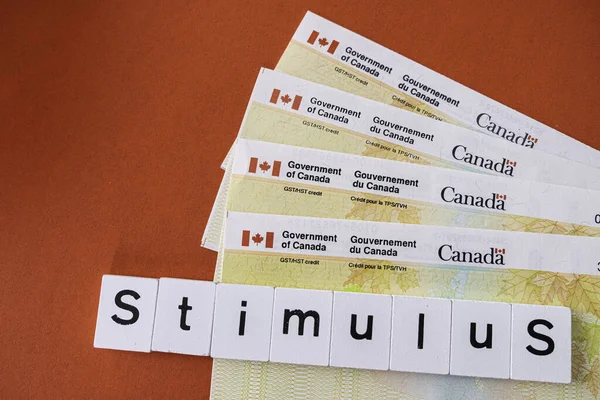 17 Nisan 2020 - Calgary, Alberta Canada - Covid 19 Salgını sırasında ekonomiyi canlandırmak için Kanada GST kredi çekleri