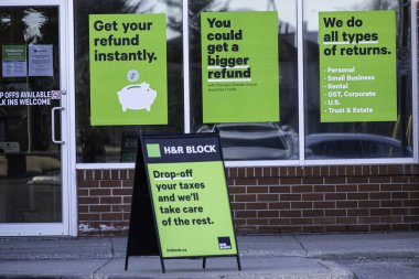 20 Nisan 2020 - Calgary, Alberta Canada - HR Blok ofisi vergileri hazırlamak için açıldı