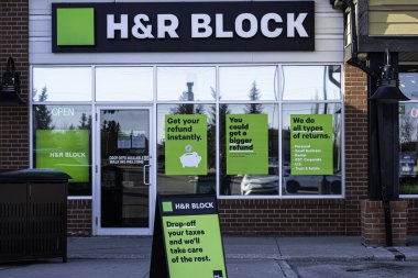 20 Nisan 2020 - Calgary, Alberta Canada - HR Blok ofisi vergileri hazırlamak için açıldı