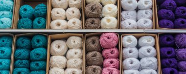 Yün İpliği Topları - Bir kutuda çeşitli renkler
