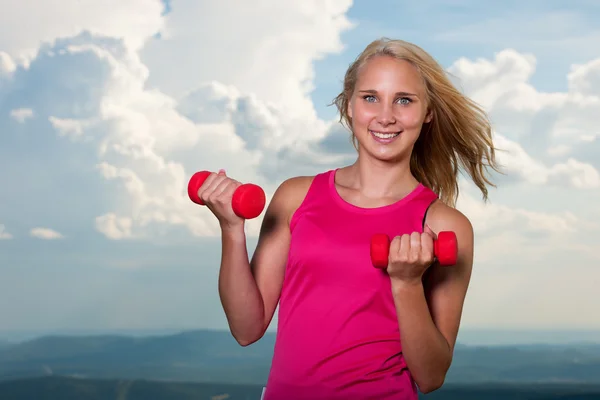 Sportovní úspěch zdravého životního stylu - cvičení fit blonďatá žena s d — Stock fotografie