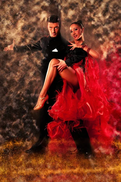 Professional ballroom dance couple preform an exhibition dance — Stock Photo, Image