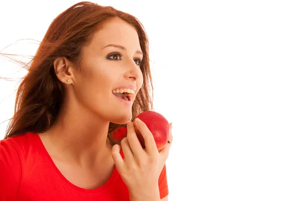 백색 backgoround에 고립 빨간 사과 먹는 여자 — 스톡 사진