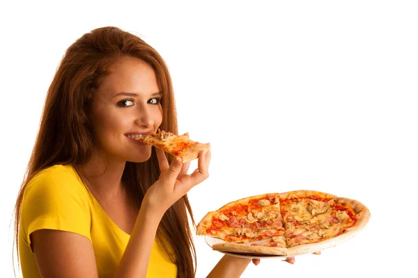 Mujer come deliciosa pizza aislada sobre fondo blanco —  Fotos de Stock