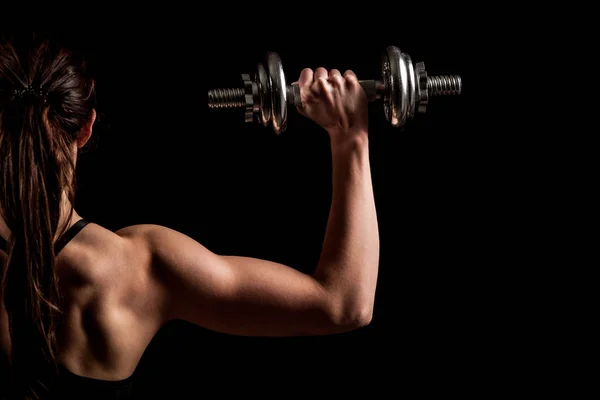 Tilltalande passar kvinna verk med hantlar som en fitness begreppsmässigt — Stockfoto