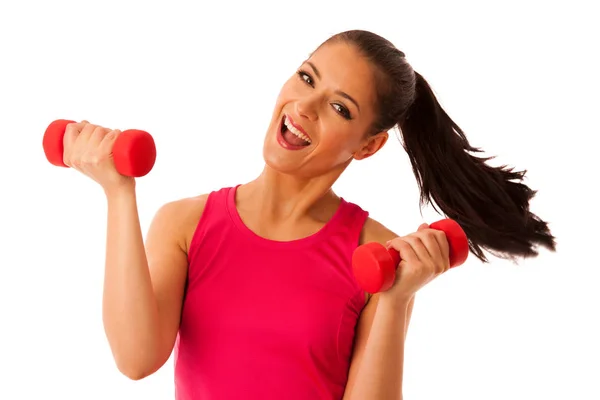 Aktive junge Frau trainiert mit Kurzhanteln in Fitnessstudio — Stockfoto