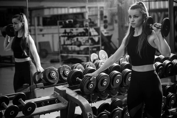 Woman workout in fitness gym with barbells - powerlift workou — Stock Photo, Image