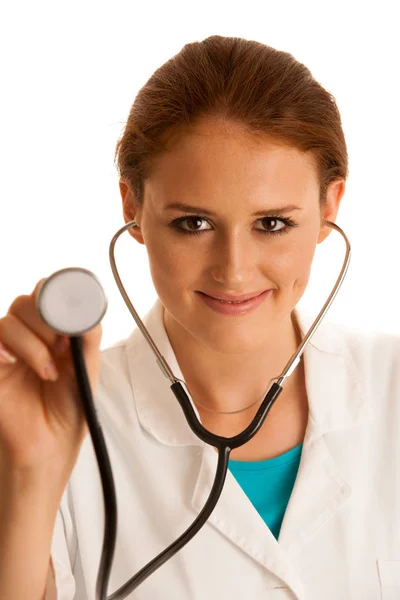 Soins de santé et médecine - jeune femme médecin isolée sur whit — Photo