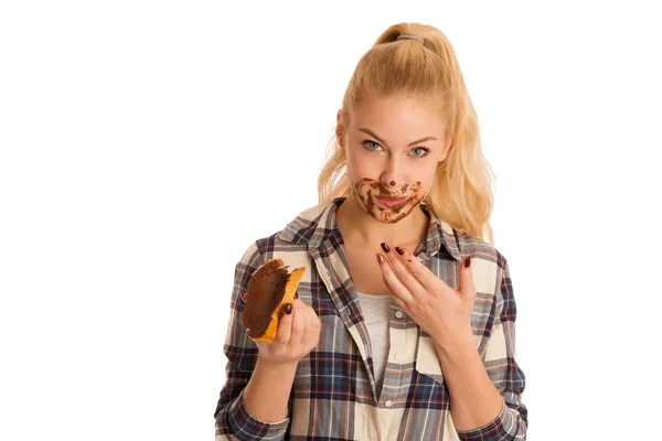 Jeune femme blonde manger du pain petit déjeuner et nougat propagation isola — Photo