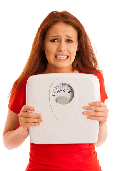 Frau mit Waage unglücklich mit ihrem Gewicht gestikulierende Traurigkeit und w — Stockfoto