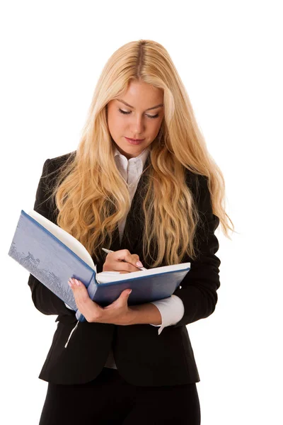 Mulher de negócios escrevendo notas em seu caderno isolado sobre branco — Fotografia de Stock