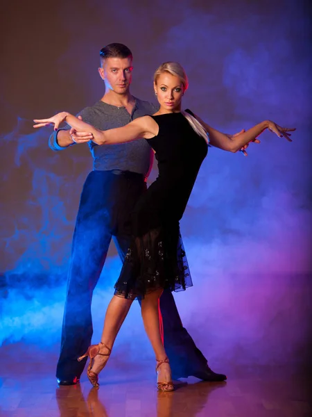 Beautiful ballroom couple preforming their pasonate exhibition d — Stock Photo, Image