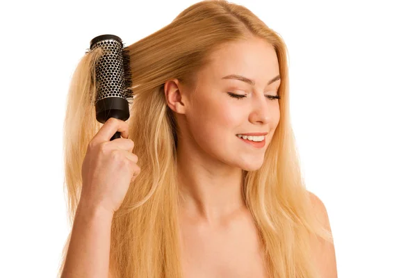 Beautiful Blonde Woman Brushing Her Hair Sign Hair Care — Stock Photo, Image
