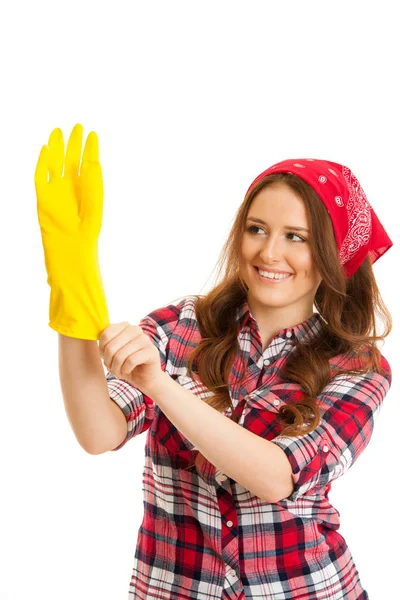 Милая Молодая Женщина Клетчатой Рубашке Желтыми Резиновыми Перчатками Готова Работе — стоковое фото
