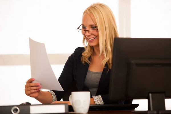 Boss Business Woman Works Office Computer Happy Secretary Worker — Stock Photo, Image