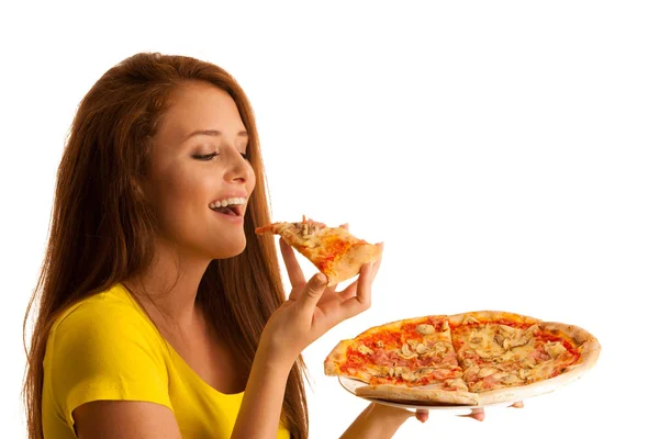 Kadın Beyaz Arka Planda Izole Edilmiş Lezzetli Pizzalar Yiyor — Stok fotoğraf